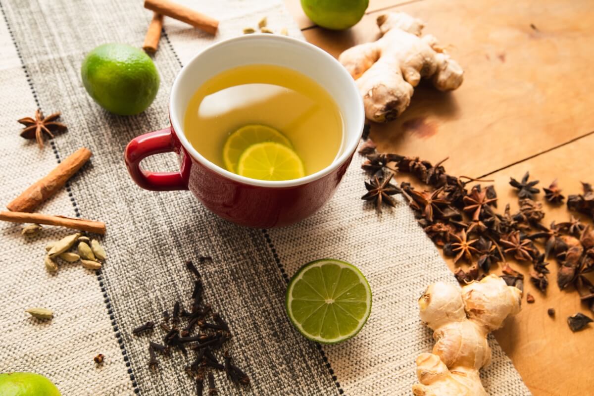 Chá verde com limão e especiarias (Imagem: 3 Dias Fotografia | Shutterstock)