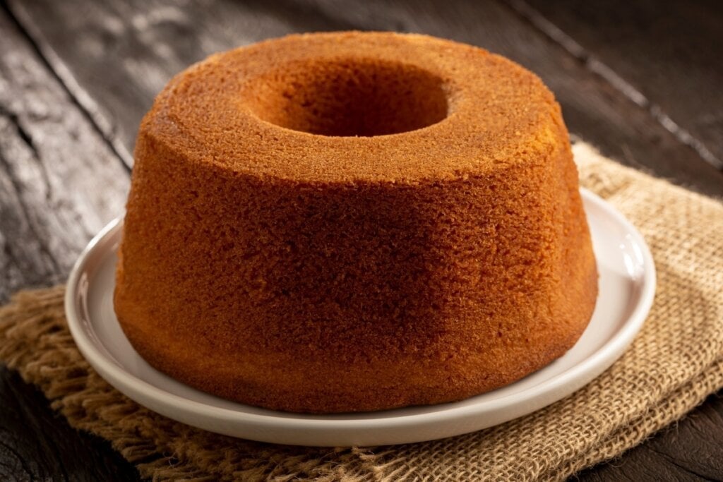 Bolo de coco com iogurte natural (Imagem: WS-Studio | Shutterstock)