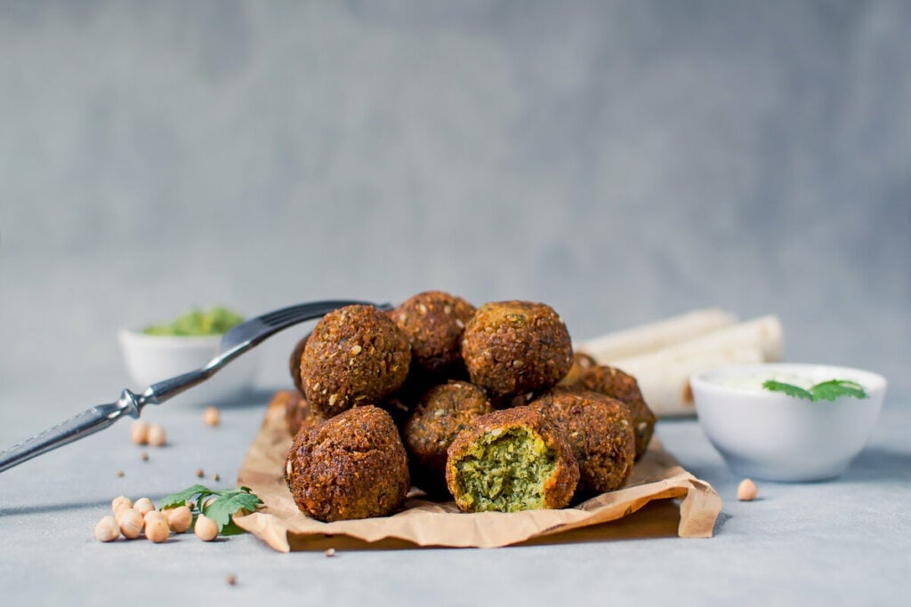 Falafel de grão-de-bico (Imagem: Kalfa | Shutterstock)