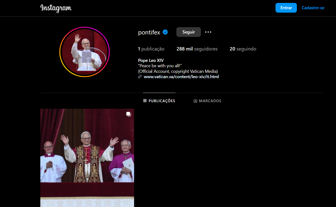 Pontífice optou por manter uma presença ativa nas redes sociais por meio das contas papais oficiais. 