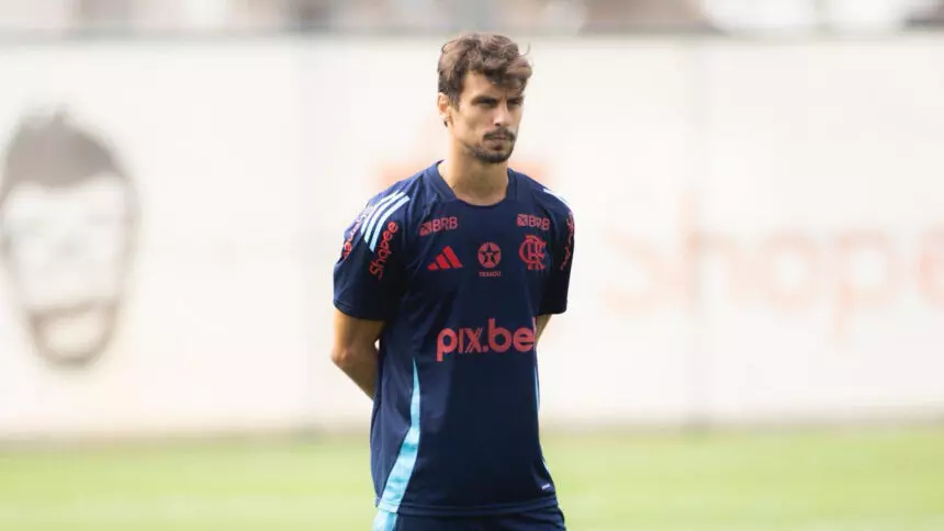 Rodrigo Caio volta ao Flamengo como auxiliar técnico de Filipe Luís