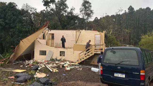 Imagem - Tornado destrói mais de 300 construções e deixa famílias desalojadas no RS