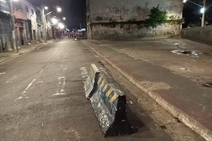 A Rua dos Protestantes, onde fica a Cracolândia, amanheceu vazia. Usuários estariam ocupando outras regiões, em uma remoção “forçada”.