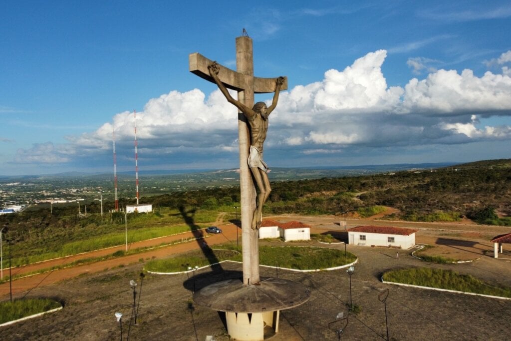 O Cristo de Mário Cravo foi concebido como um símbolo de fé e esperança para o povo baiano (Imagem: Felinto A Frota Lopes | Shutterstock) 