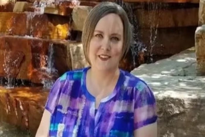 O suspeito dos tiros afirmou que estava limpando a arma quando se deu o disparo “acidental”, em cidade do Colorado, Estados Unidos