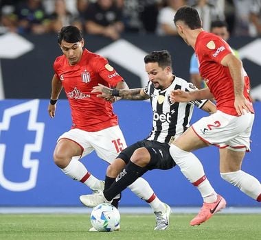 Imagem - Artur marca golaço e Botafogo vence o Estudiantes na Libertadores