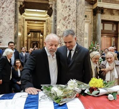 Imagem - Lula comparece ao velório de Pepe Mujica no Uruguai; 'saio daqui com muita tristeza'