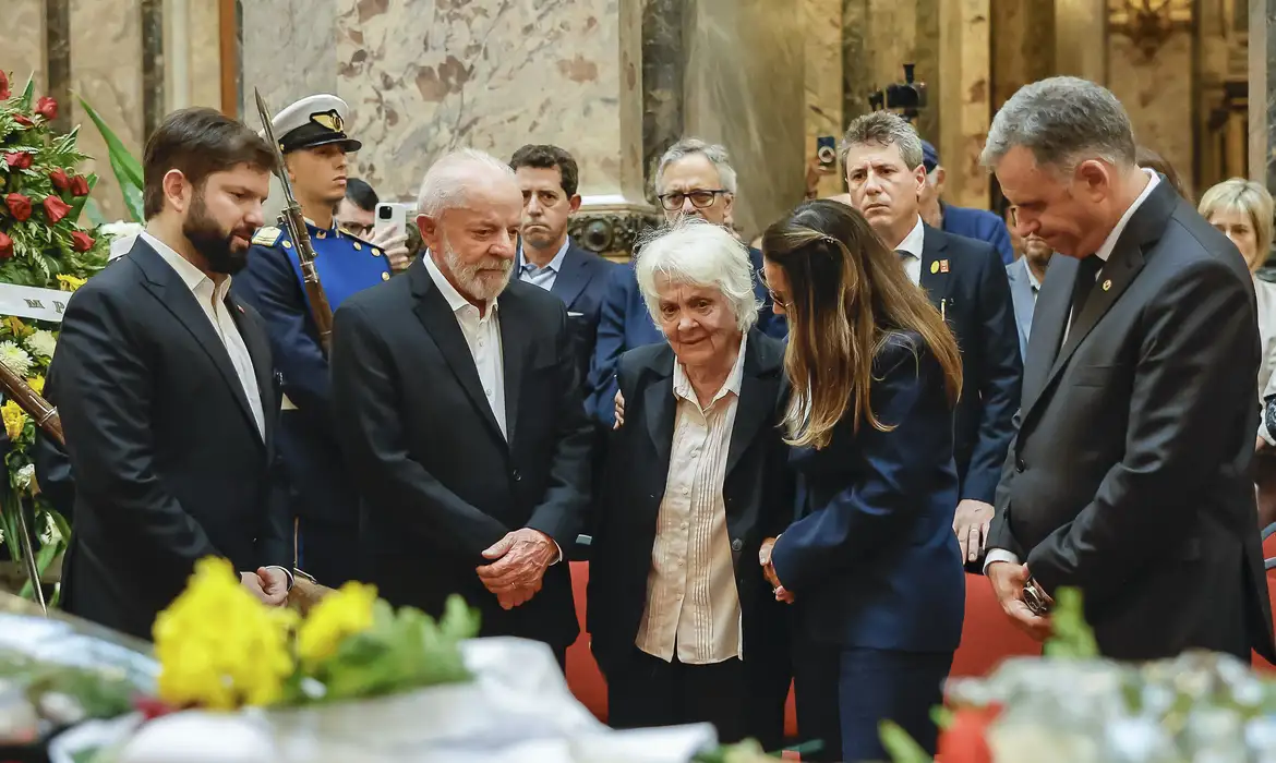 Imagem - Milhares de uruguaios se despedem de Pepe Mujica em funeral
