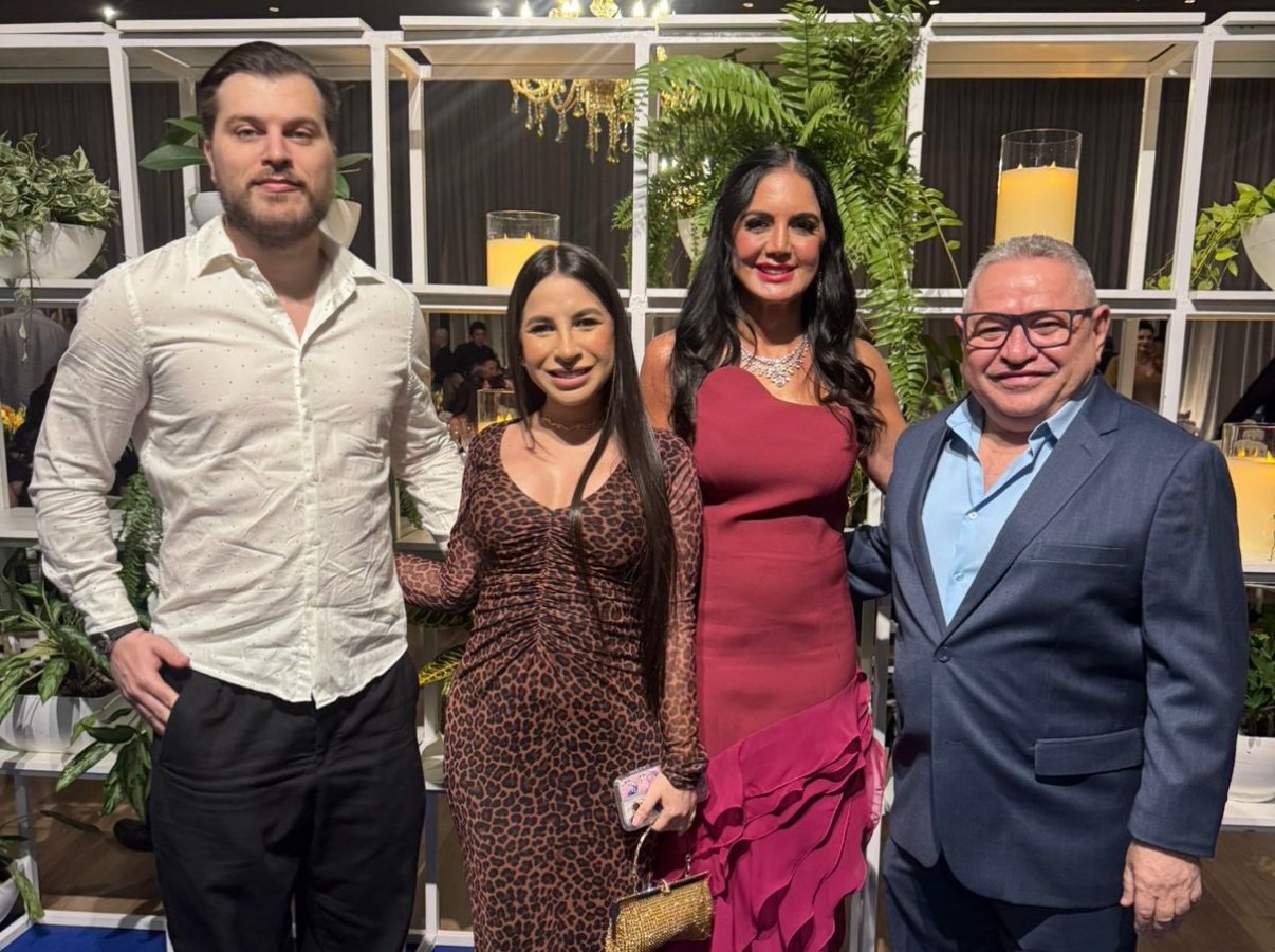 Fadia Freire com Carlos, Carol e Tadeu Soares
