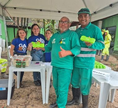 Imagem - Ação de cidadania comemora o Dia do Gari