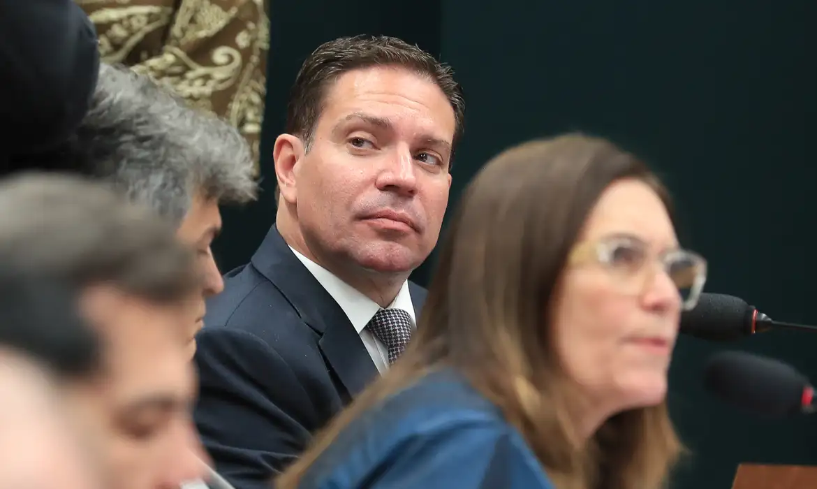 Imagem - Moraes determina suspensão parcial da ação do golpe contra Ramagem