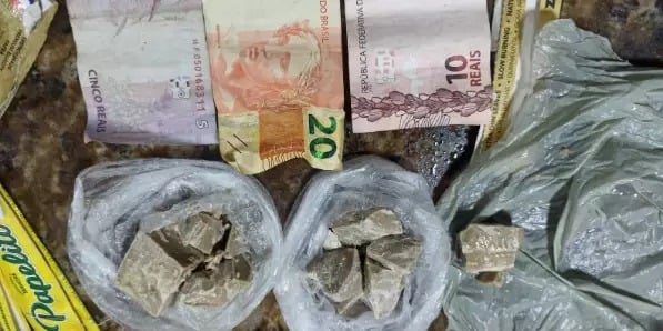 Duas pessoas foram autuadas em flagrante por tráfico de drogas, em Salinópolis. 