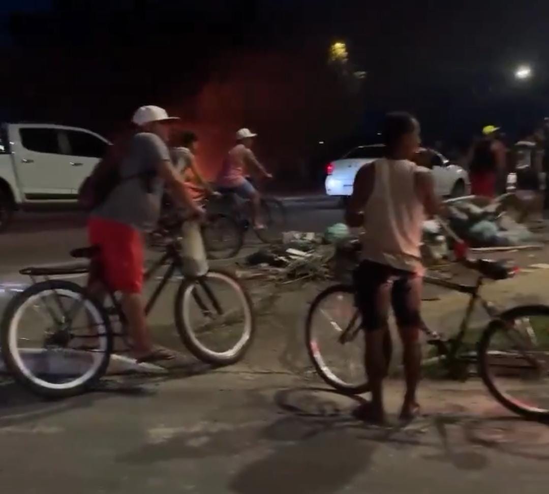 Imagem - Protesto deixa trânsito lento na Rodovia do Tapanã, em Belém, na noite desta sexta