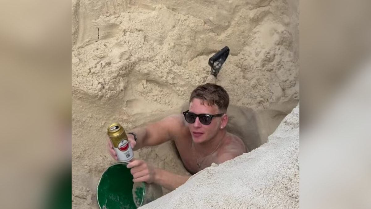 Imagem - Turista fica preso na areia após cavar buraco em praia carioca; assista