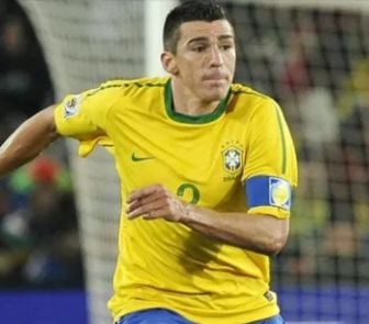 Imagem - Pentacampeão mundial, Lúcio sofre queimaduras em acidente doméstico e está internado em Brasília