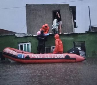 Imagem - Tempestade sem precedentes alaga cidades argentinas e deixa milhares desabrigados