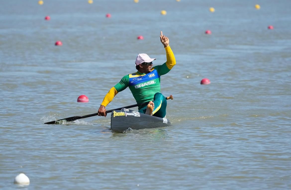 Isaquias Queiroz conquista ouro na Hungria e reafirma domínio na canoagem mundial