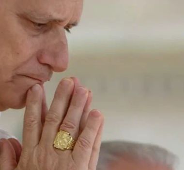 Imagem - Papa Leão XIV recebe anel do pescador em missa que marca início de seu pontificado; assista
