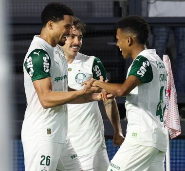 Imagem - Palmeiras vence o Bragantino de virada e segue isolado na liderança do Brasileirão