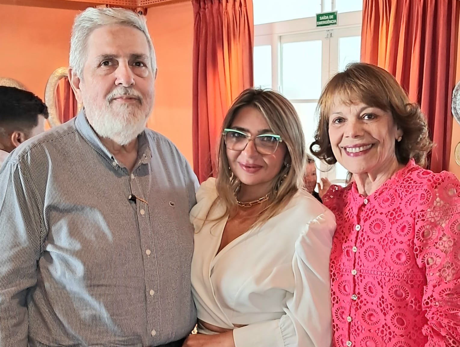 Alberto Serruya, que comanda com capricho o Casablanca, e Safira Benzecry, que organizou o encontro. 