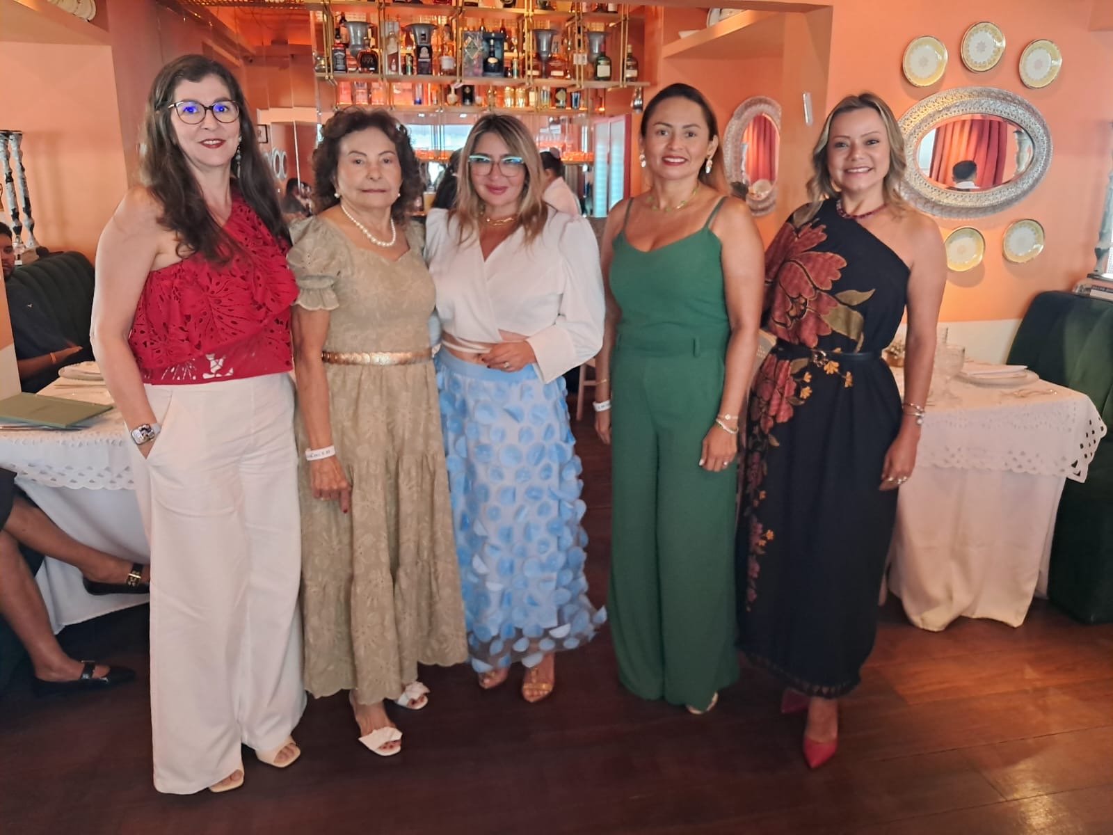 Bethânia Borges Leal, Neuza Rodrigues,  Naiara Corrêa,  Nicea Corrêa  e Lúcia Wirtz
