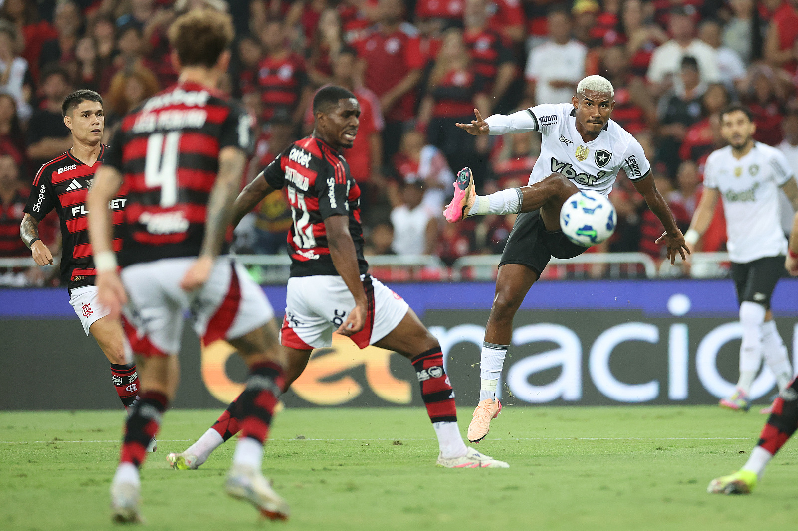 Imagem - Flamengo empata com Botafogo no Maracanã e vê Palmeiras abrir vantagem na liderança