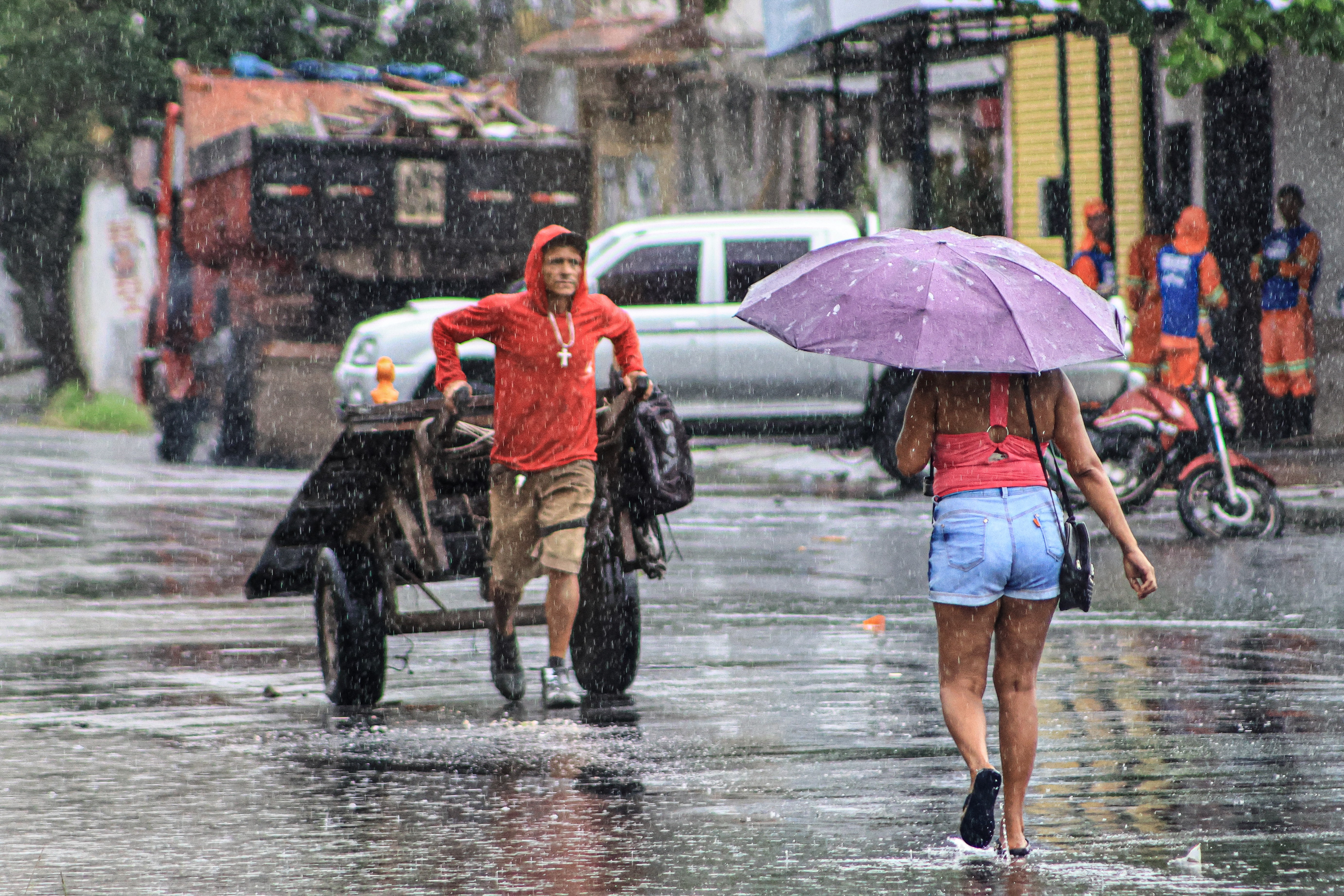 Imagem - Prefeitura alerta para chuvas fortes e alta da maré nos próximos dias
