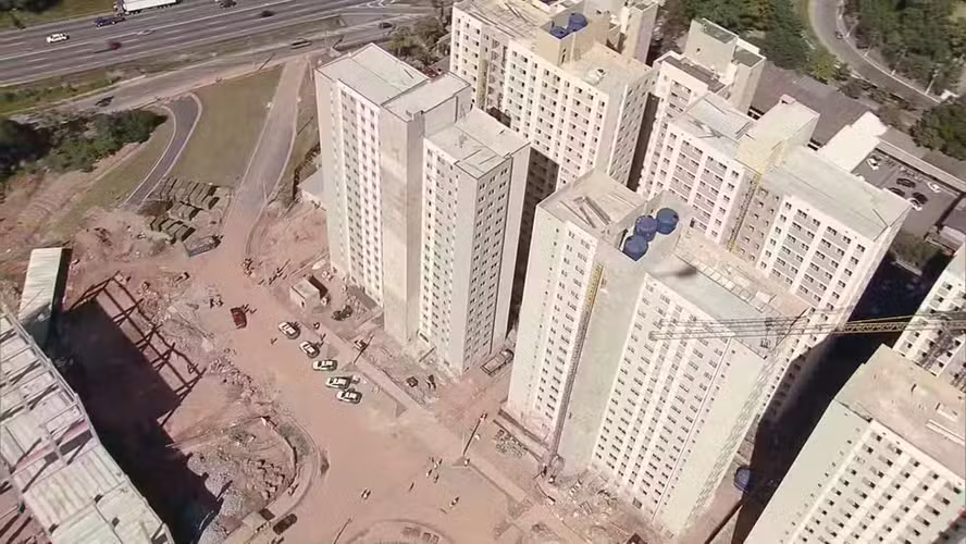 Elevador de carga despenca em SP e deixa três mortos - 