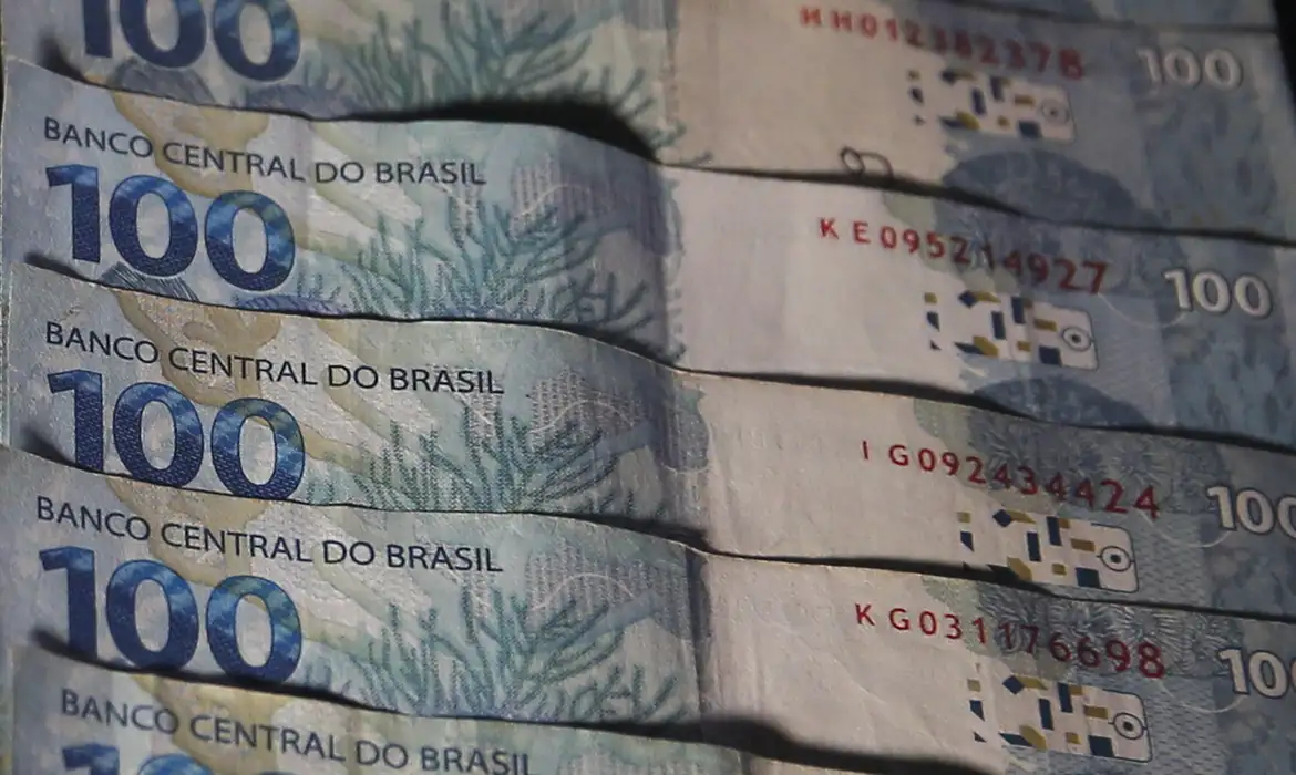 Mercado eleva previsão para expansão da economia para 2,02% em 2025 - 