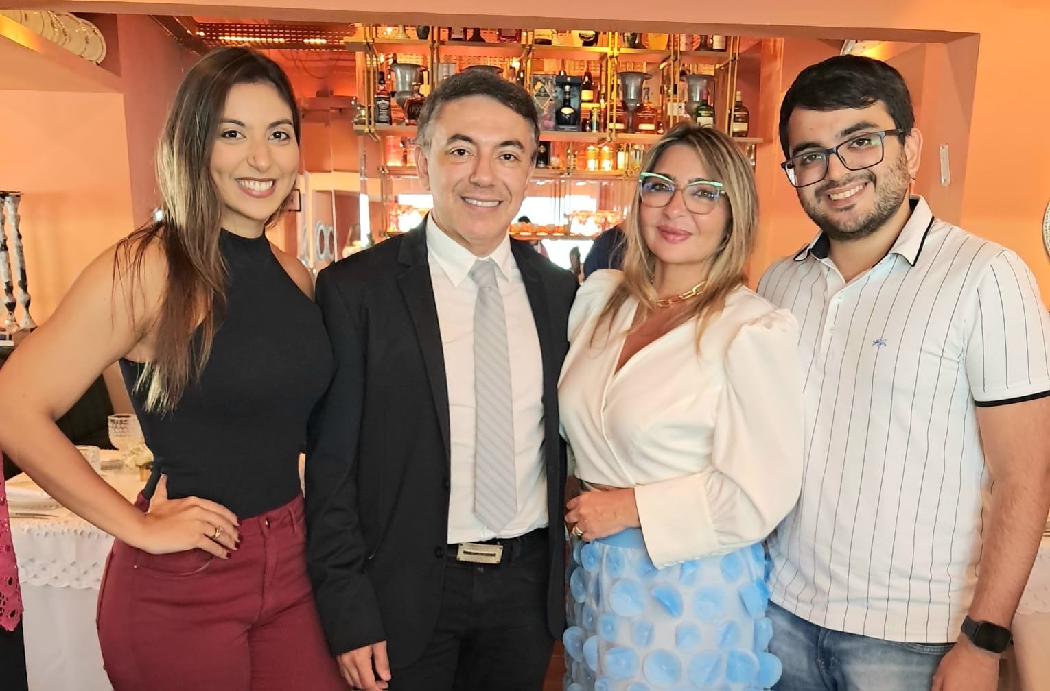 Naiara com o marido, Mauro Correa, e os filhos, Letícia e Lucas Corrêa 