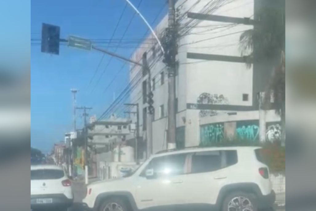 Imagem - Vídeo: semáforo com defeito causa transtorno no trânsito da João Paulo II, nesta segunda-feira