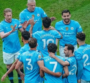 Imagem - Em 'despedida' de De Bruyne, City vence e se aproxima de vaga na Liga dos Campeões