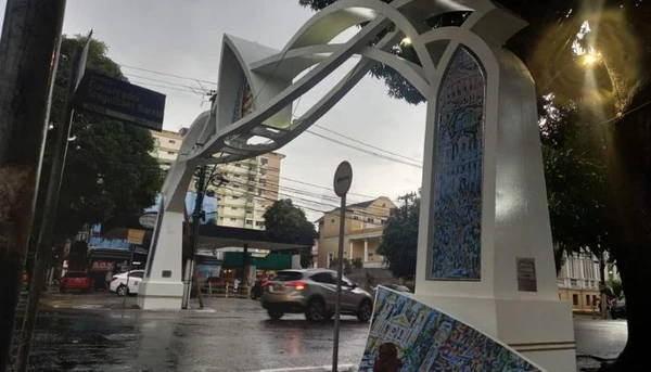 Arcos de Nazaré passam por manutenção e ganham nova arte após lançamento do Cartaz do Círio 2025