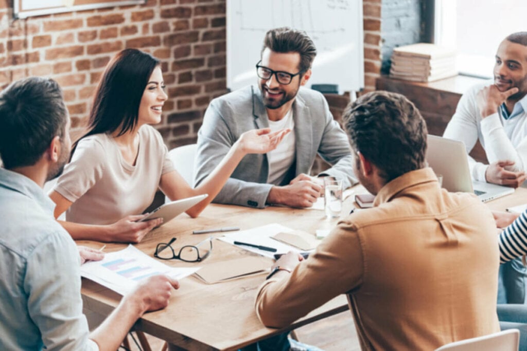 O pedagogo pode atuar na capacitação de colaboradores em empresas (Imagem: G-Stock Studio | Shutterstock) 