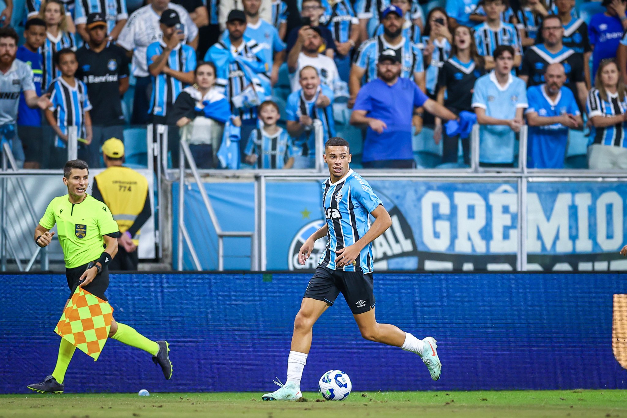 Equipes se enfrentam na Arena do Grêmio - 