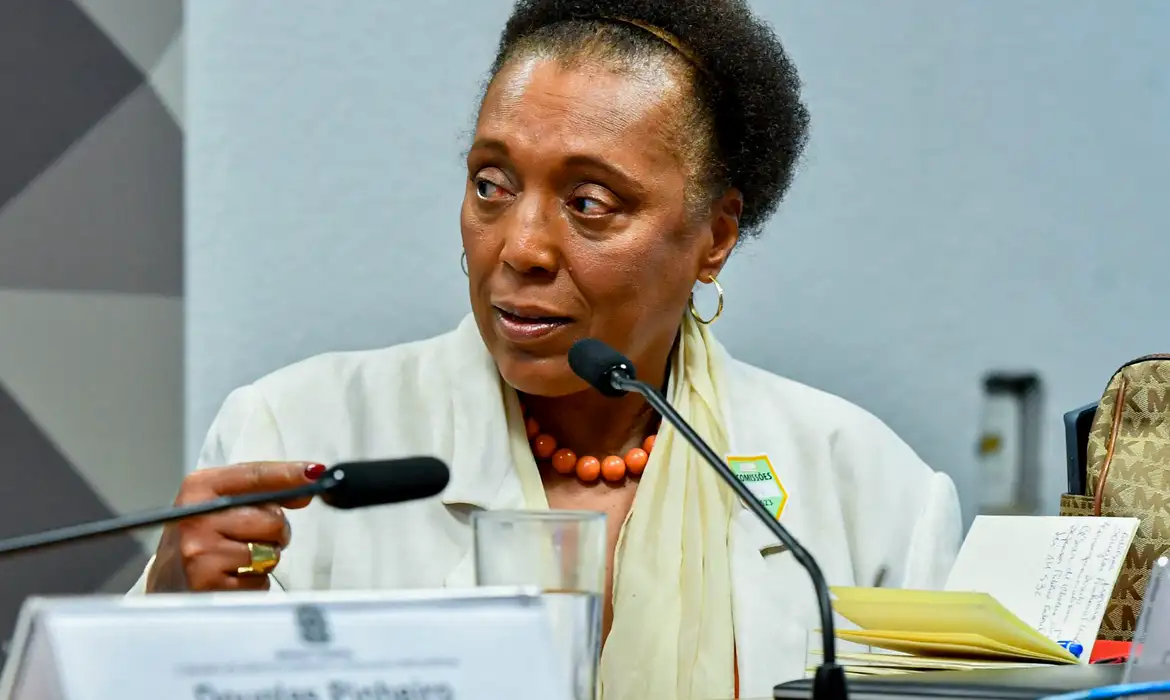 ministra Vera Lúcia Santana Araújo
