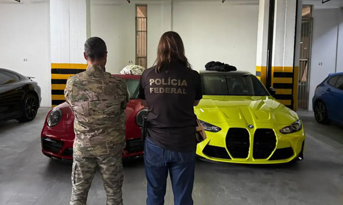 O mandado de busca e apreensão foi expedido pela 4ª Vara Federal Criminal de São Paulo.