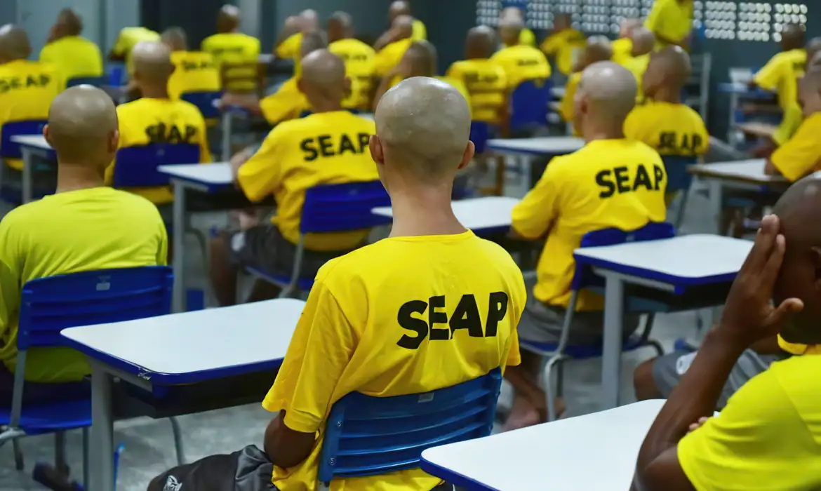 Os responsáveis pedagógicos das unidades prisionais deverão inscrever os interessados em participar do Encceja 2025, no período de 23 de junho a 11 de julho.