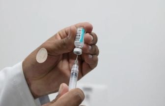 Vacinas contra a Covid-19 salvaram cerca de 15 milhões de vida no mundo, aponta estudo de Stanford
