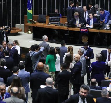 Imagem - Câmara aprova projeto que reajusta salários de servidores públicos