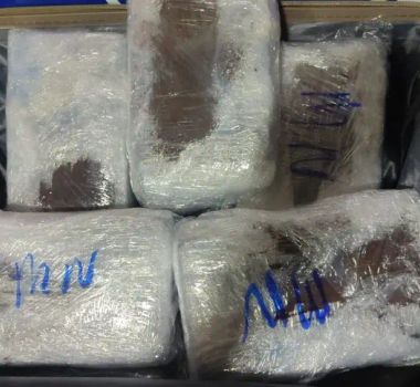 Imagem - Agentes da Base Candiru apreendem drogas e prende duas pessoas em embarcação no Baixo Amazonas