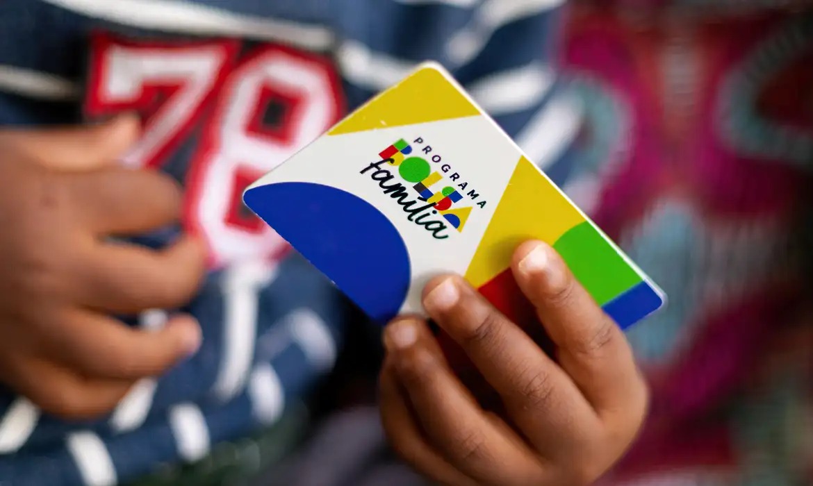 Imagem - Caixa paga hoje Bolsa Família a beneficiários com NIS de final 3