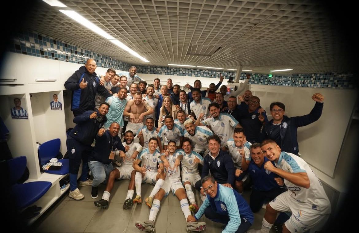 Elenco do CSA comemora classificação histórica - 