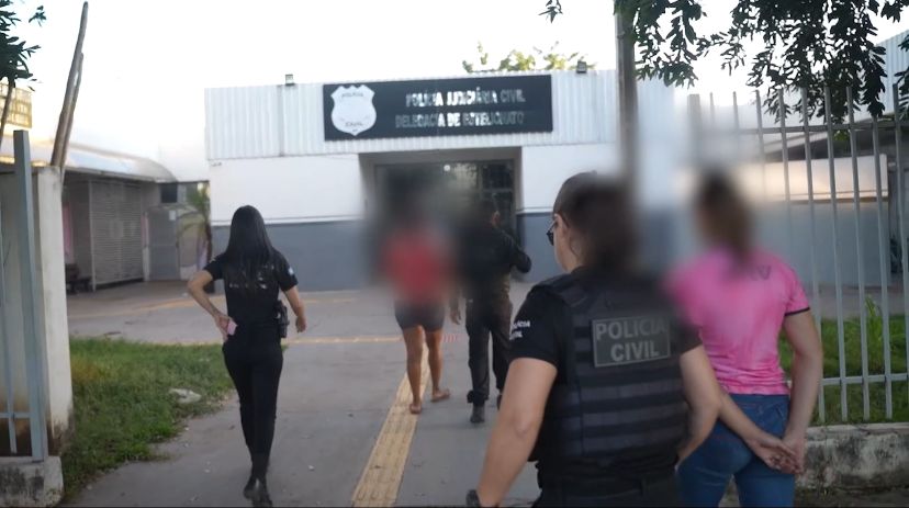Os presos são investigados pelos crimes de lavagem de dinheiro, estelionato e associação criminosa. Alguns dos alvos são investigados por aliciamento de crianças e importunação sexual no meio cibernético