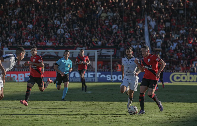 Imagem - CBF silencia sobre VAR em Atlético-GO x Remo e revolta cresce entre torcedores e diretoria