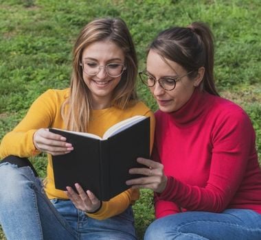 Imagem - 4 livros com temática LGBTQIAPN+ para ler no Mês do Orgulho