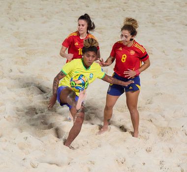 Imagem - Adriele conquista pela terceira vez o título de melhor jogadora de Beach Soccer do mundo