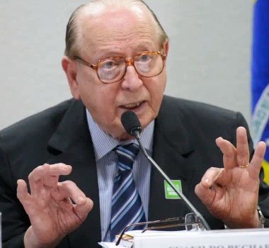 Imagem - Morre no Rio, aos 97 anos, o escritor e gramático Evanildo Bechara