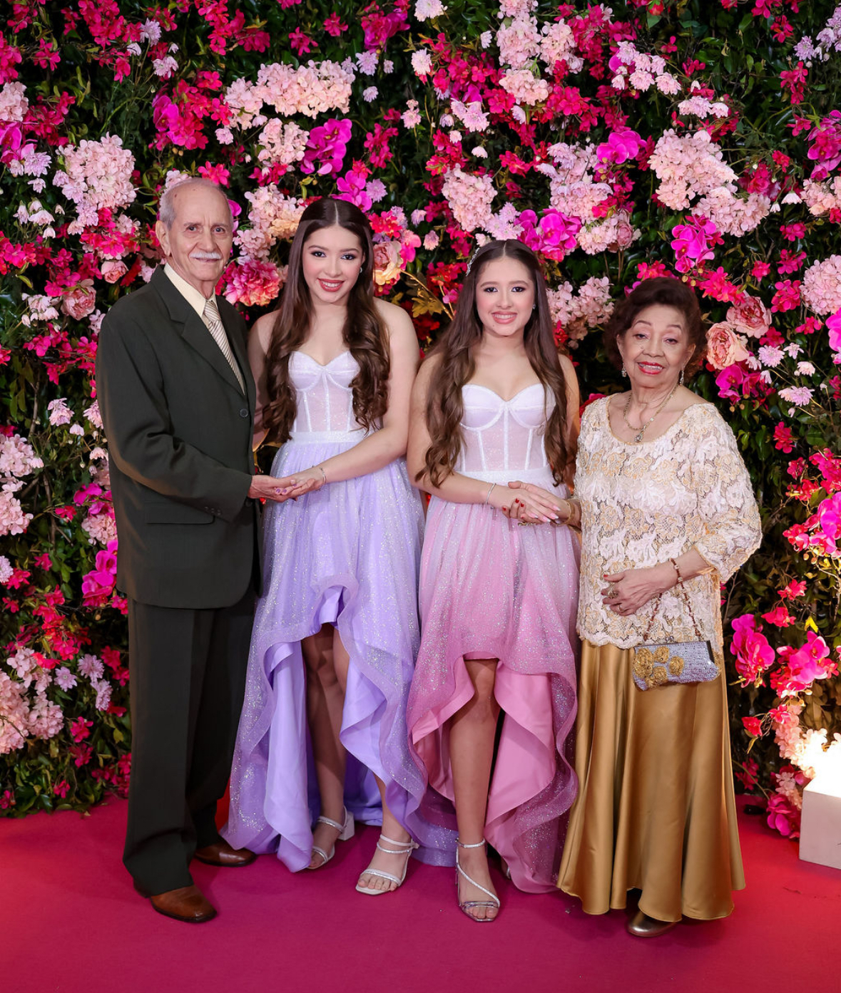 Agatha e Nicole com os avós maternos, Osvaldo e Deusimar Bentes