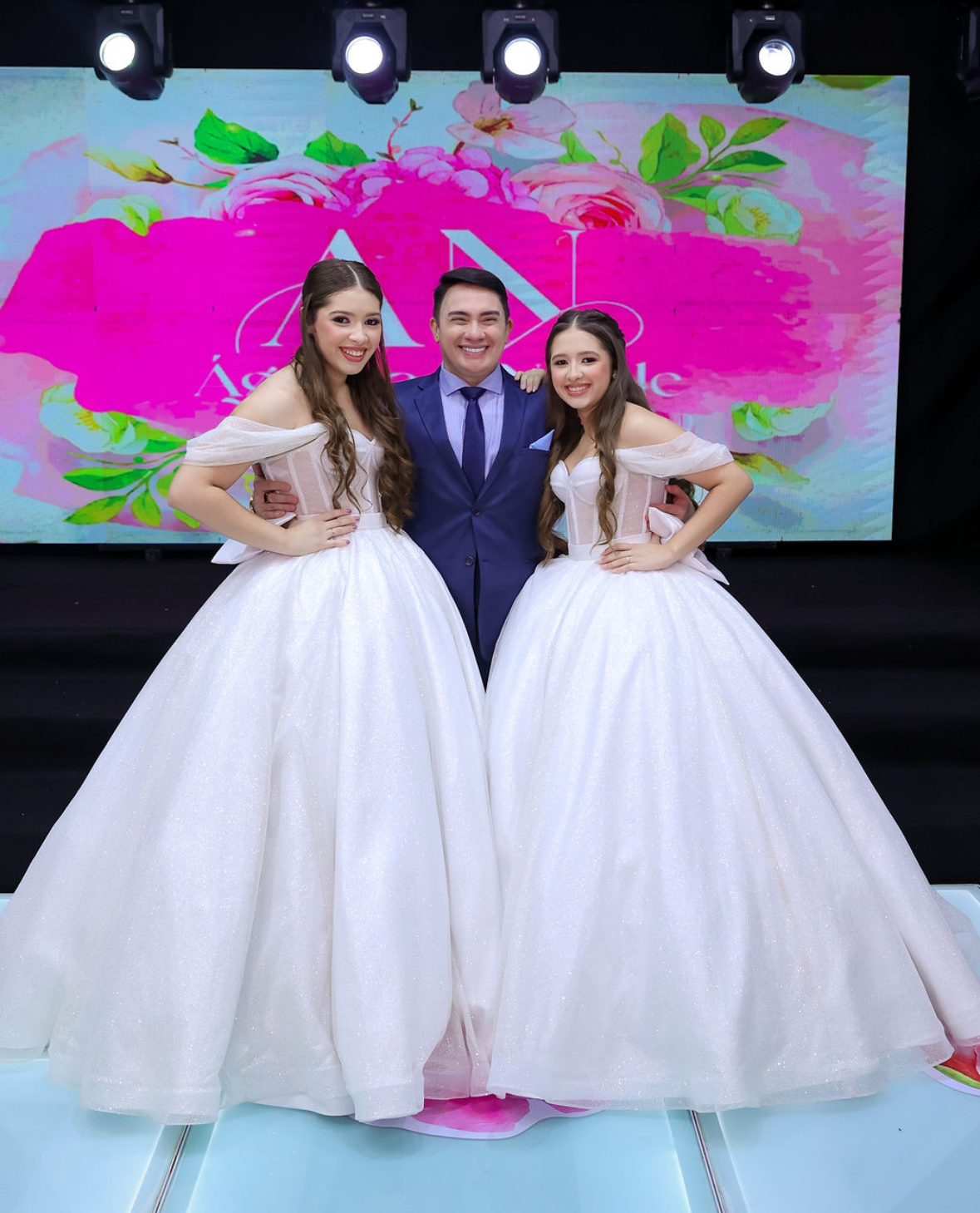 As aniversariantes com o coreógrafo Valdir Fernandes 